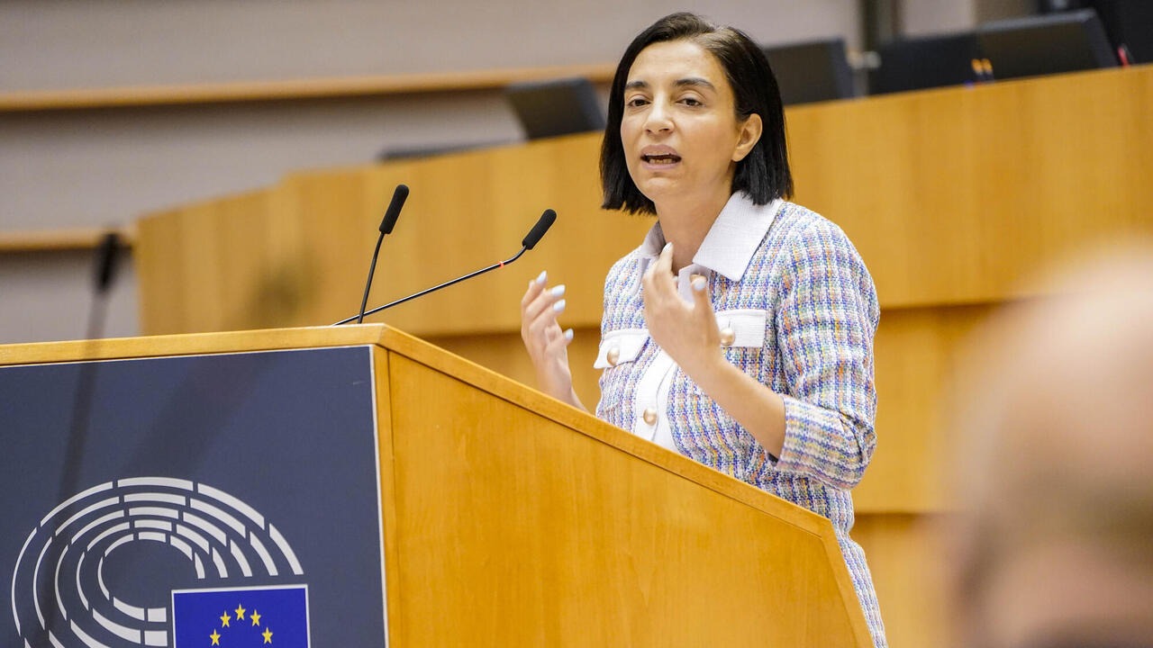 EU-parlamentarikern Evin Incir (S) har varit ansvarig för att ta fram parlamentets rapport mot rasism och diskriminering. 
