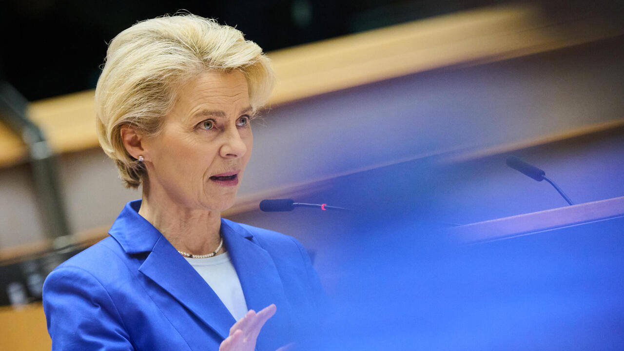 EU-kommissionens ordförande Ursula von der Leyen antas föreslå EU-länderna inom kort att stoppa utbetalningar av EU-stöd till Ungern i väntan på rättsstatsreformer.
