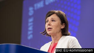 EU-kommissionens vice-ordförande Věra Jourová vill stärka journalisters säkerhet i EU