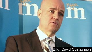 Fredrik Reinfeldt (M) säger att posten som ordförande i EU-kommissionen inte behöver gå till någon av toppkandidaterna.