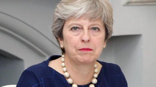 Brittiska premiärministern Theresa May söker stöd i partiet för sin brexitplan.