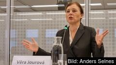 EU-kommissionär Věra Jourová på Stockholmsbesök för att presentera ett förslag till europeisk pressfrihetslag.